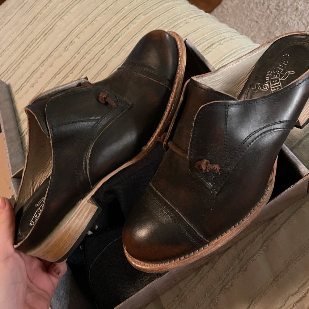 Freebird size 9 loafers flats slides Frye euc in box